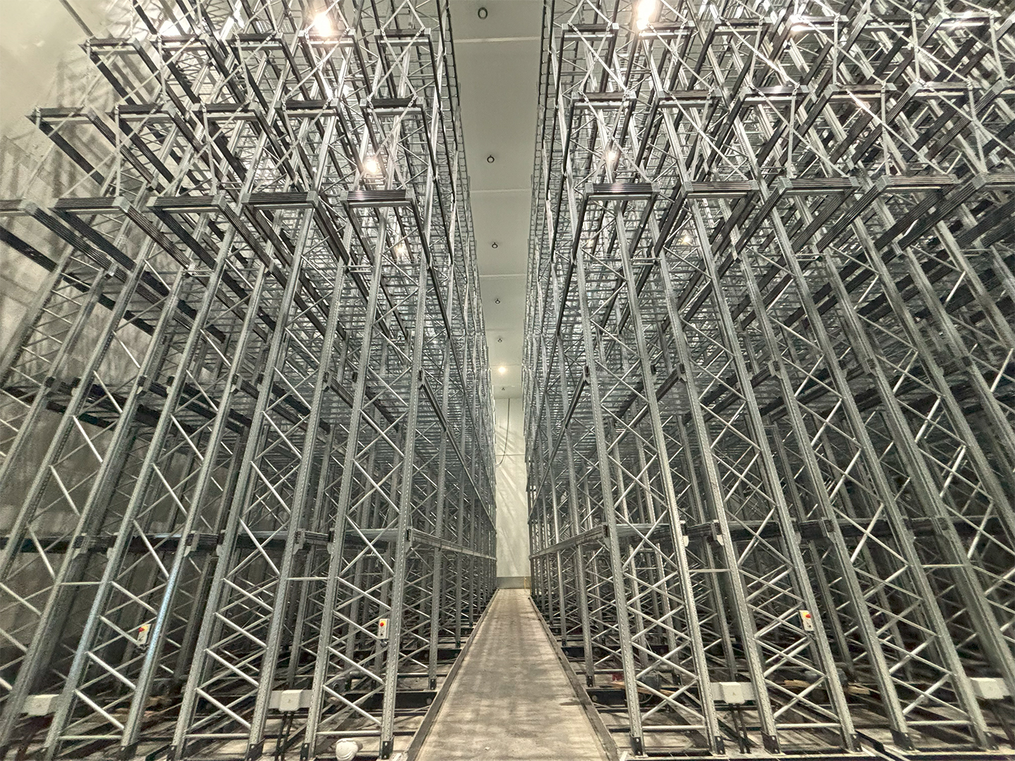 Interior of Logistics center פנים של מרכז לוגיסטי